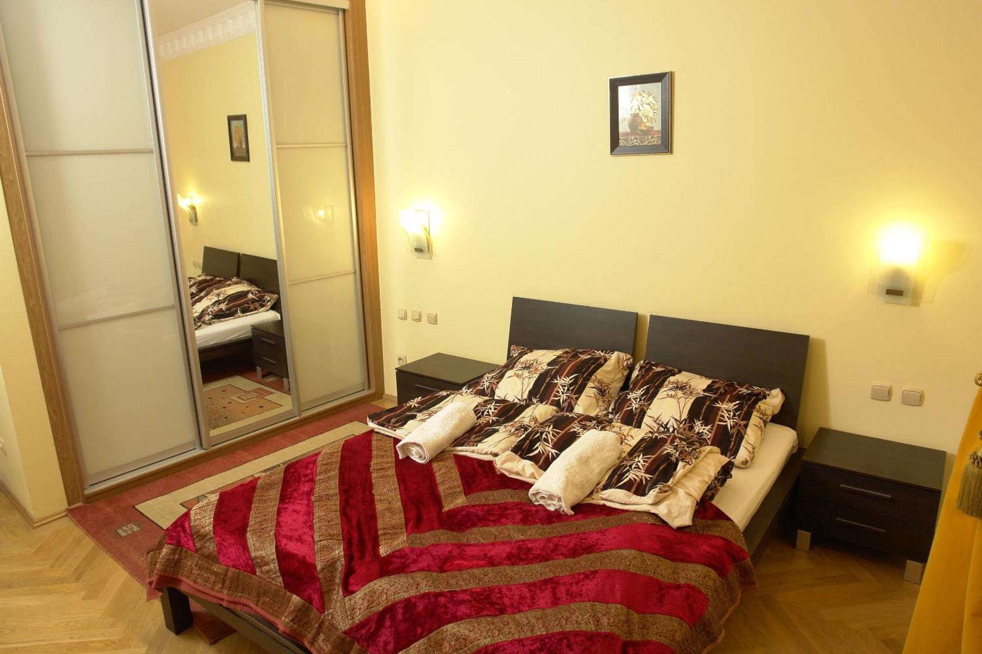 P&J Apartamenty Sw. Krzyza Krasków Exterior foto